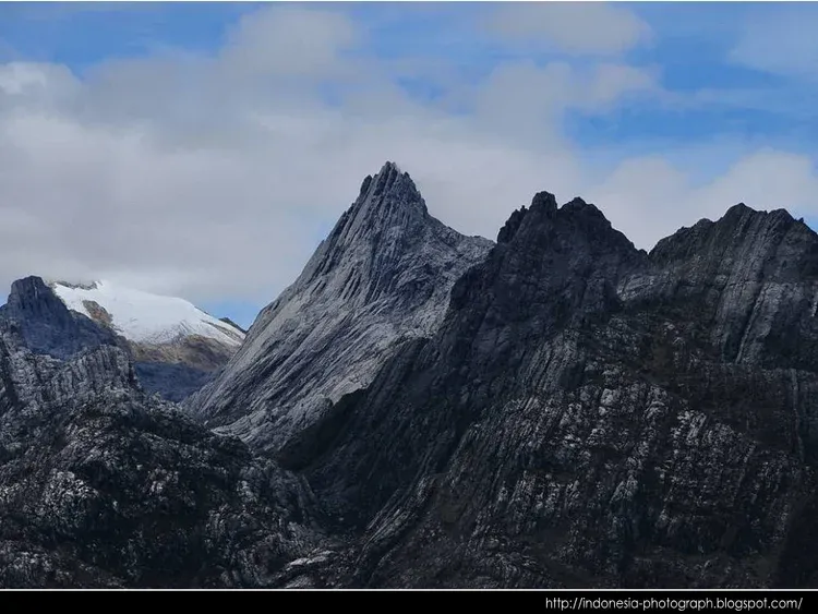 Carstensz Pyramid – A Seven Summits Attempt (16,023 ft) · Photo 2